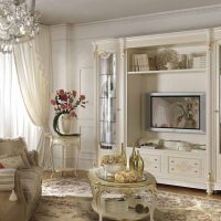 Design moderne du salon dans les traditions classiques