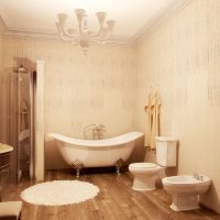 Pisos laminados en un baño espacioso