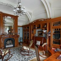 Meubles en bois dans un salon classique