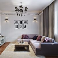 Décorer un mur du salon avec des peintures