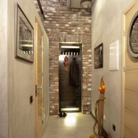 Sol clair dans le hall du style loft