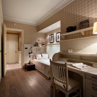 Lieu de travail dans la chambre d'un adolescent