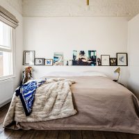 Rideau romain sur la fenêtre de la chambre