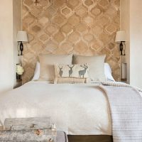 Niche pour la tête de lit dans la chambre d'une maison privée