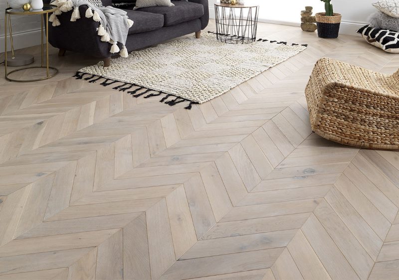Pose de parquet sous la forme d'un sapin de Noël français