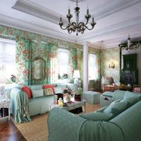 Lustre noir sur un plafond blanc