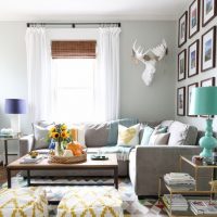 Tête de cerf dans le décor du salon