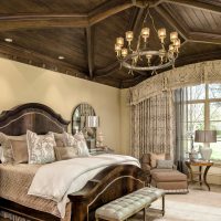 Plafond en bois dans une chambre rustique