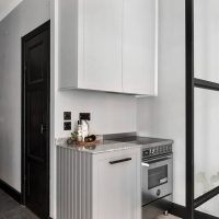 Kitchenette dans un appartement de célibataire