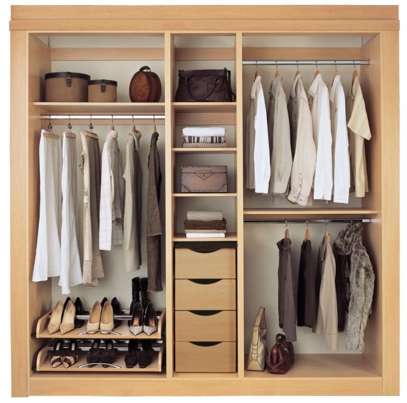 Un exemple de remplissage d'une armoire pour un couloir