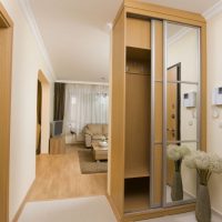 Armoire budgétaire avec cadre en bois aggloméré