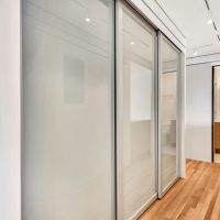 Porte coulissante en verre trempé