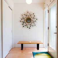 Intérieur du couloir mural blanc