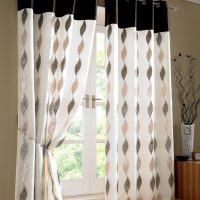 Décorer la porte du jardin avec des rideaux