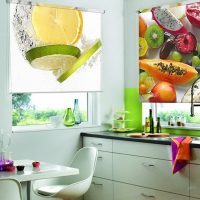 Décoration de la cuisine avec des rideaux d'impression photo