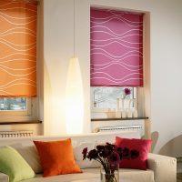 Stores vives de différentes couleurs