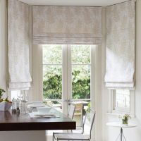 Rideaux de style roman beige pâle