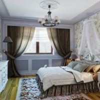 Auvent en tulle sur la tête du lit