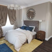 Miroir rond sur le mur de la chambre
