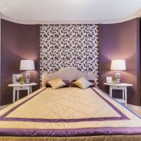 Éléments décoratifs sculptés à l'intérieur de la chambre