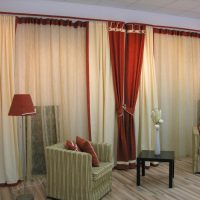 Deux fauteuils rayés