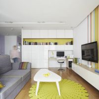 Table basse blanche triangulaire