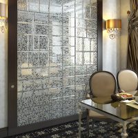 Azulejo cerámico con superficie de espejo