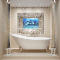 Bañera de acrílico blanco sobre pedestal de azulejos