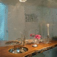 Encimera de madera en el baño