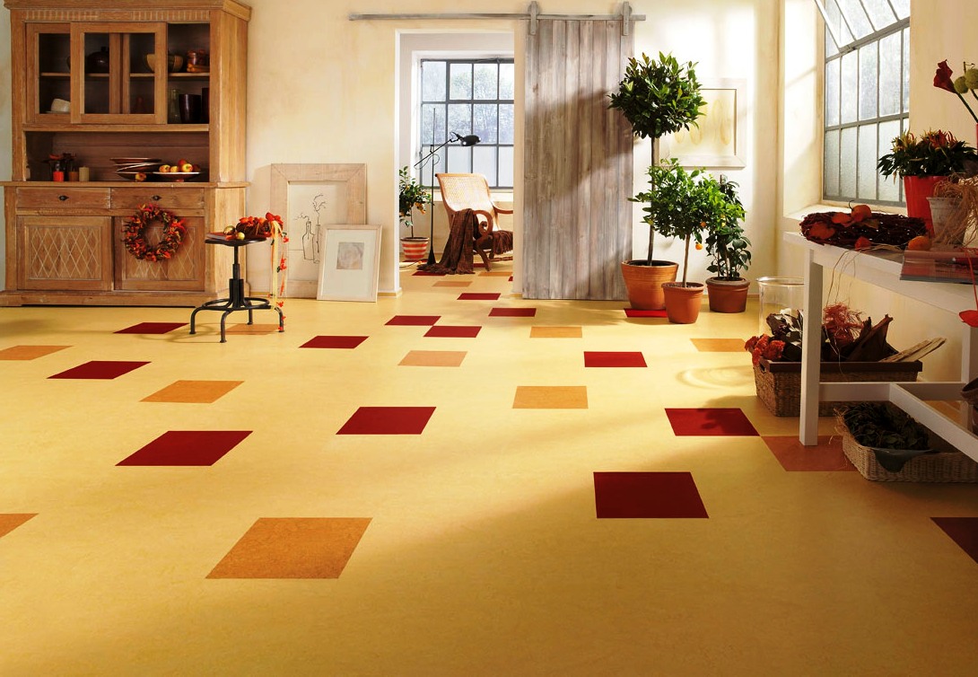 Marmoleum jaune à l'intérieur du salon