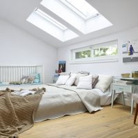 Berceau pour un nouveau-né dans la chambre des parents