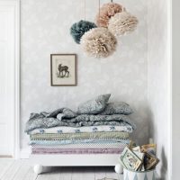 Boules de papier dans le décor de la chambre des enfants