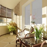 Céramique sur un balcon vitré