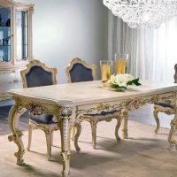 Mesa de comedor con patas rizadas