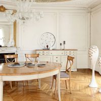 Mesa de comedor ovalada de madera
