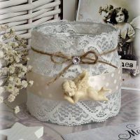 Figurine ange sur un bocal en verre