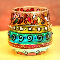 Peinture de pots de verre en technique de vitrail