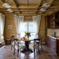 Cuisine linéaire avec coin repas