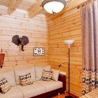 Salon confortable avec boiseries