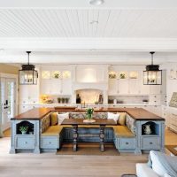 Îlot de cuisine à l'intérieur d'une maison privée