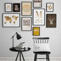 Composition de peintures sur un mur gris