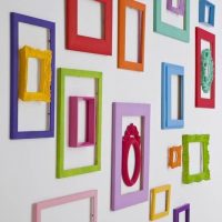 Décor mural avec cadres colorés