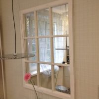 Fenêtre miroir faite de tuiles spéciales