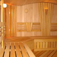 Lampes sur les panneaux en bois du double compartiment