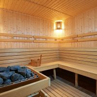 Pierres de bain sur la cuisinière dans le hammam