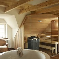 Sauna moderne dans le grenier