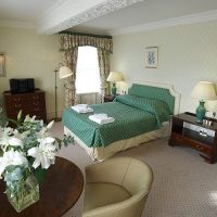 Intérieur de chambre dans une maison de campagne