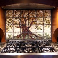 Mosaïque sur le tablier en céramique de la cuisine italienne
