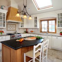 Intérieur de cuisine dans une petite maison de campagne