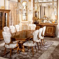 Mobilier classique à l'intérieur de la salle à manger d'une maison privée